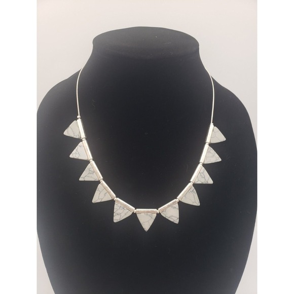 Triangle White Buffalo Stone Boho Style Stone Necklace Womens White Gray 12" - Picture 1 of 5